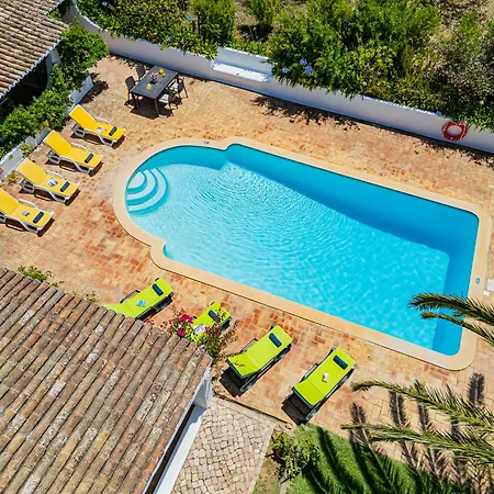 Alice - Confortavel Com Piscina Em *