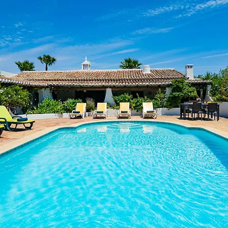 Alice - Confortavel Com Piscina Em * Albufeira